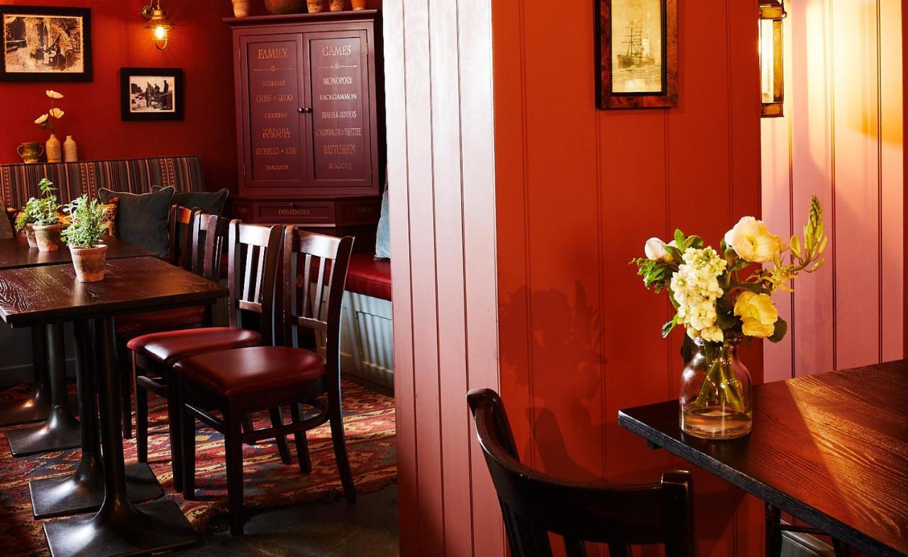 Red Lion Hotel Кловелли Экстерьер фото