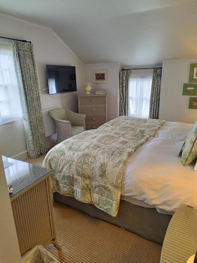 Red Lion Hotel Кловелли Экстерьер фото