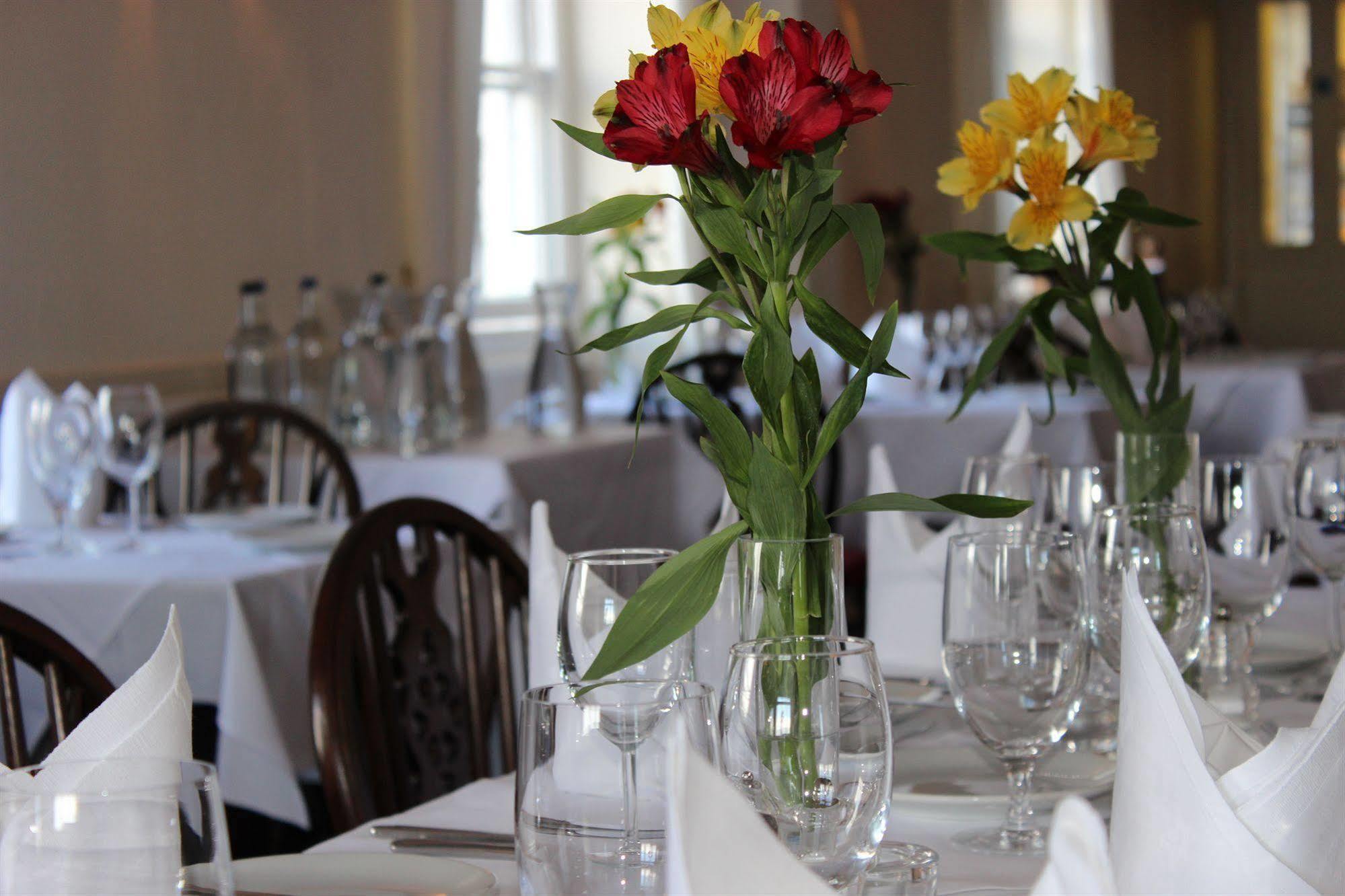 Red Lion Hotel Кловелли Экстерьер фото
