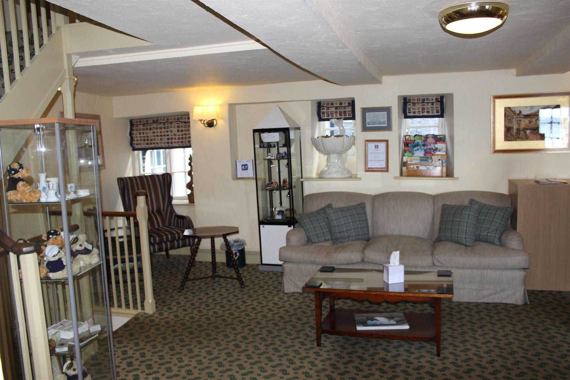 Red Lion Hotel Кловелли Экстерьер фото